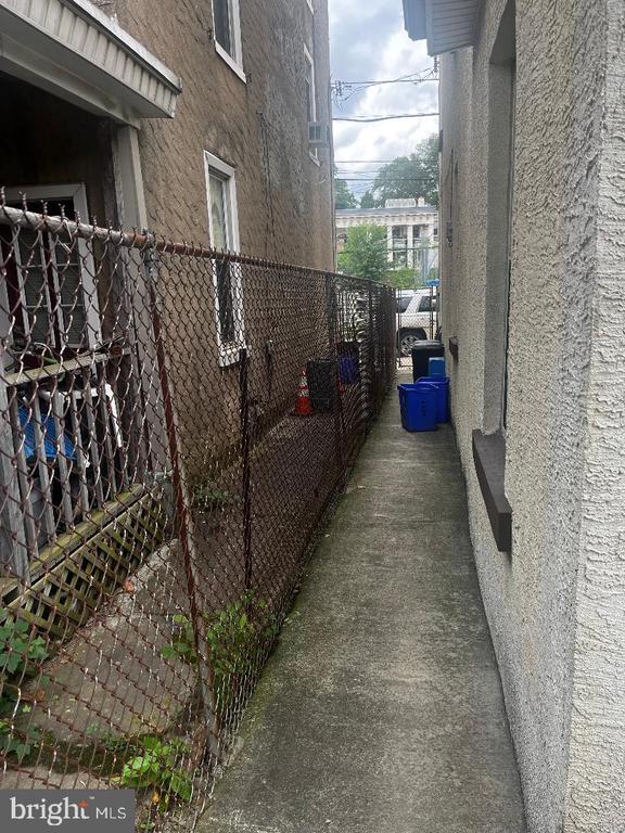 Building Photo - 3049 N 35th St