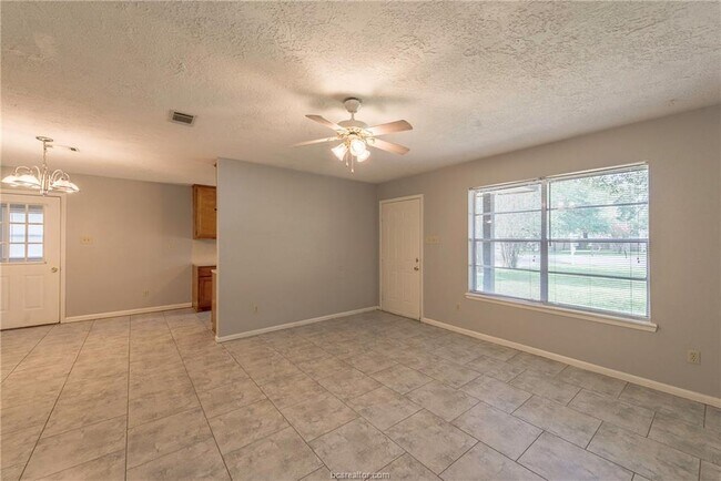 Building Photo - 3217 Heatherwood Dr