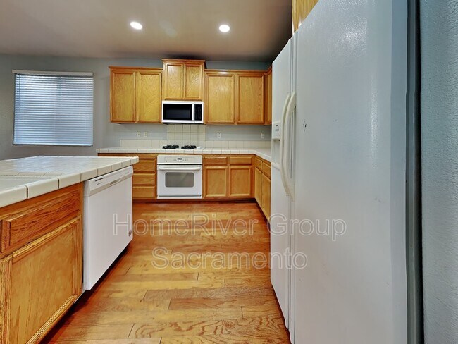 Building Photo - 5767 Beadnell Way