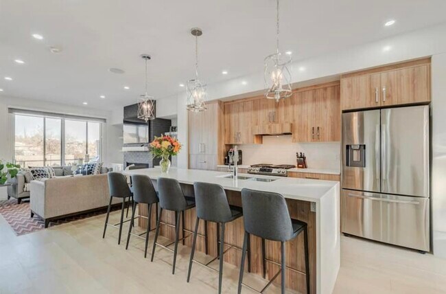 Photo du bâtiment - 3 Bed 3 Bath Unit in Calgary, AB