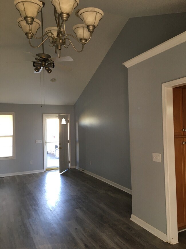 Building Photo - 101 Village Cir