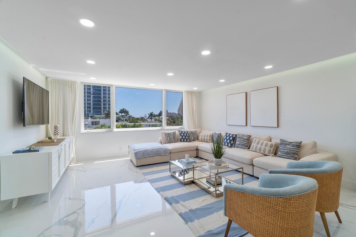 Located in boutique building, just 2 blocks from Fort Lauderdale beach - 711 N Birch Rd