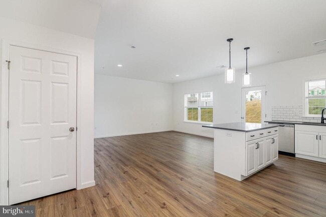 Building Photo - 7851 Briarwood Dr