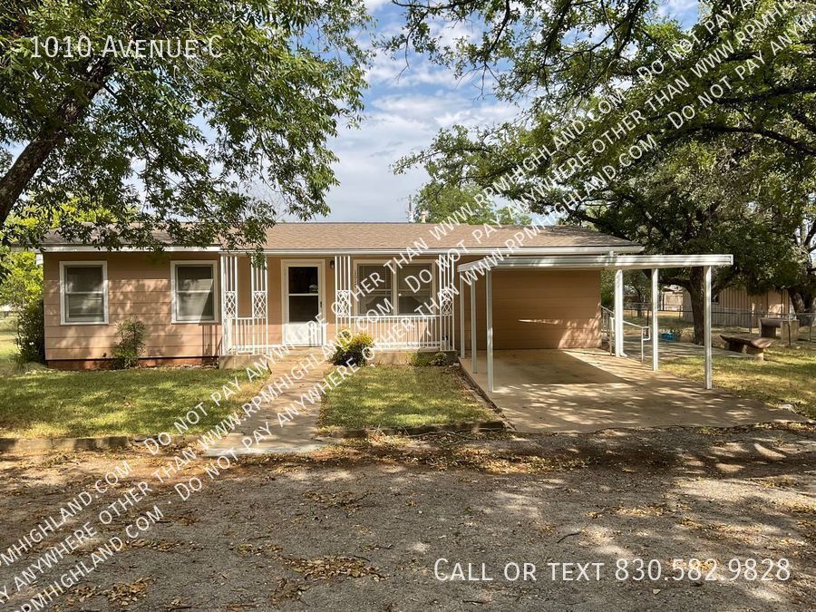 **Available Now** Adorable 3 bedroom 2 Bat... House for Rent in Marble Falls, TX