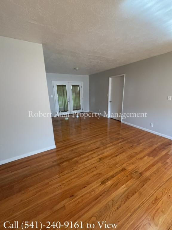 Building Photo - 724 SW 37th St