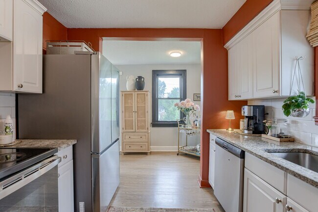 Foto del edificio - 832 E 72nd St