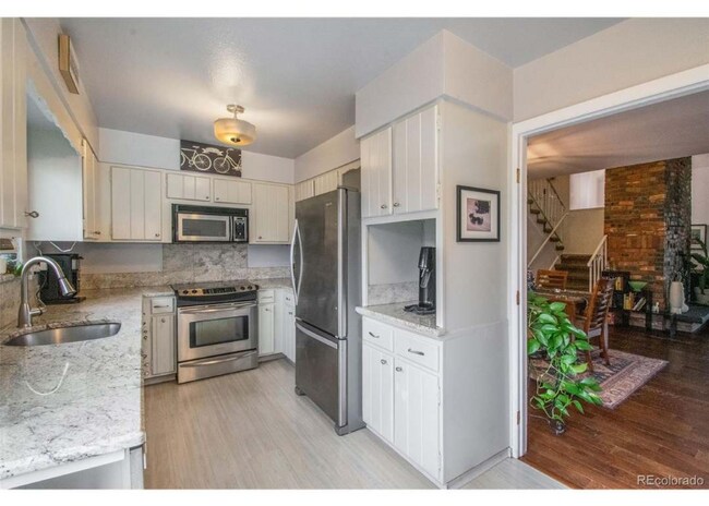 Foto del edificio - 6495 E Happy Canyon Rd