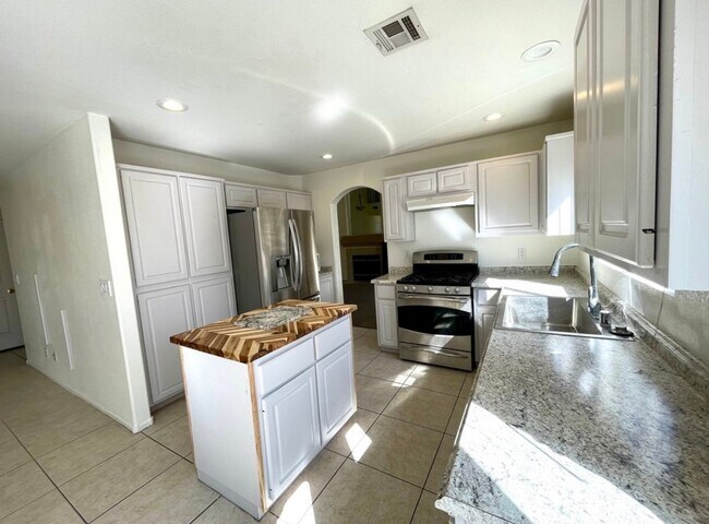 Foto del edificio - 250 Camelback Ridge Ave