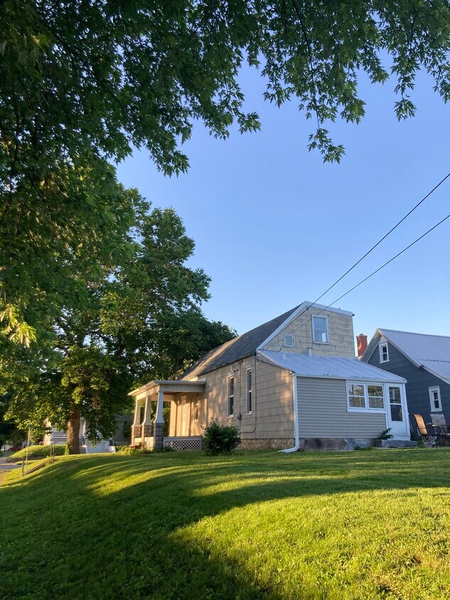 Primary Photo - 1600 Chestnut St