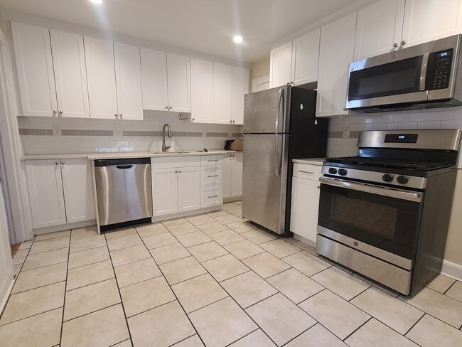 Building Photo - 445 Newport Ave