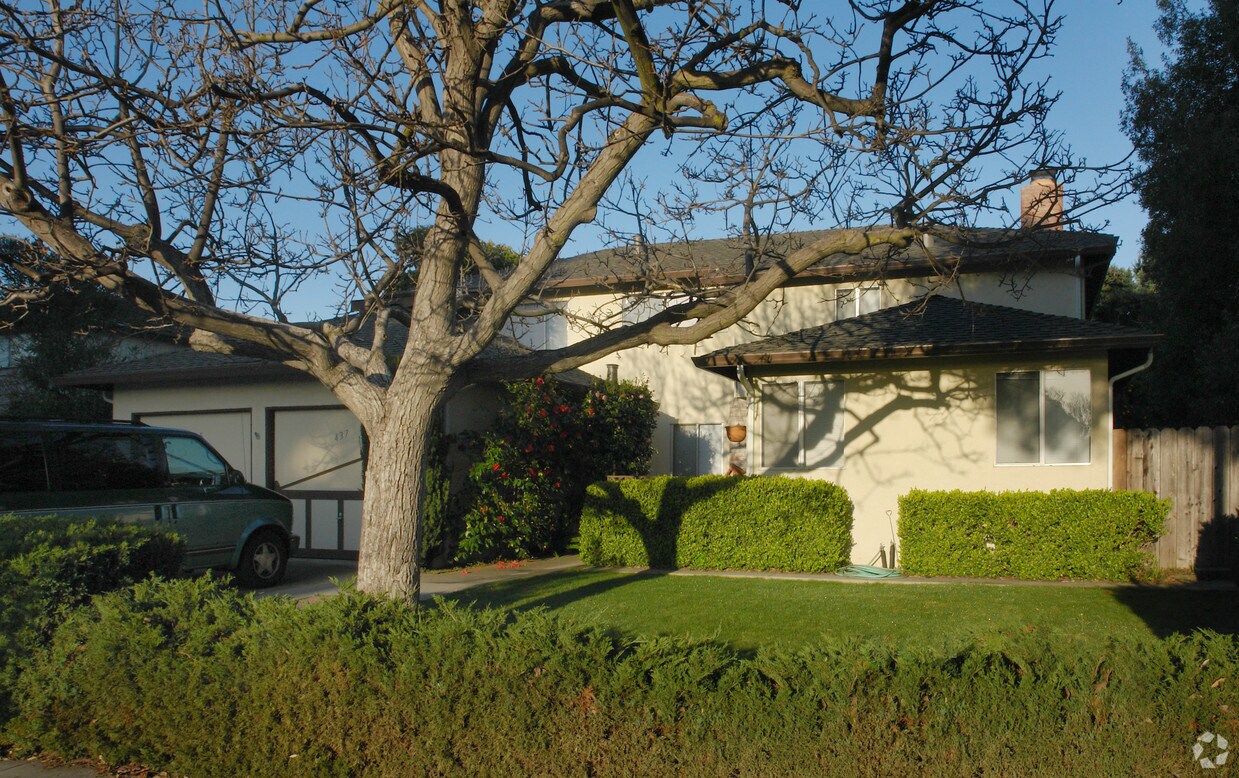 Building Photo - 435-437 S Pastoria Ave