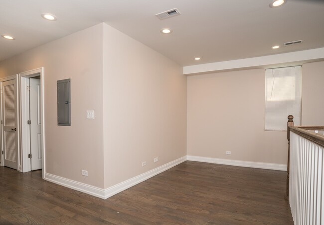 Building Photo - 2135 W 19th St