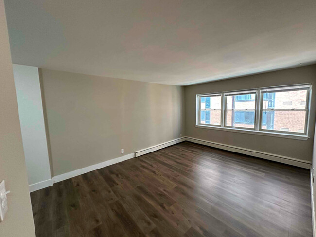 Foto del edificio - 1560 N Prospect Ave