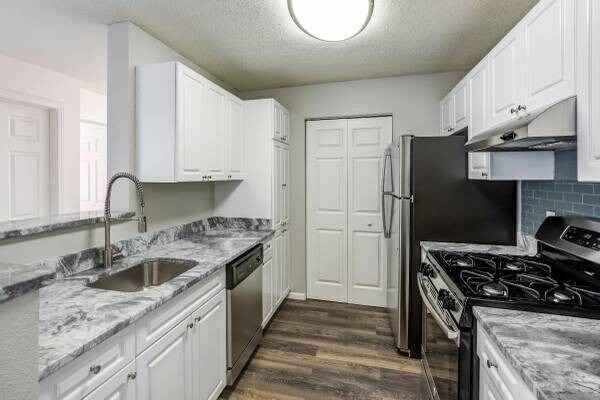 Building Photo - 159 Putnam St