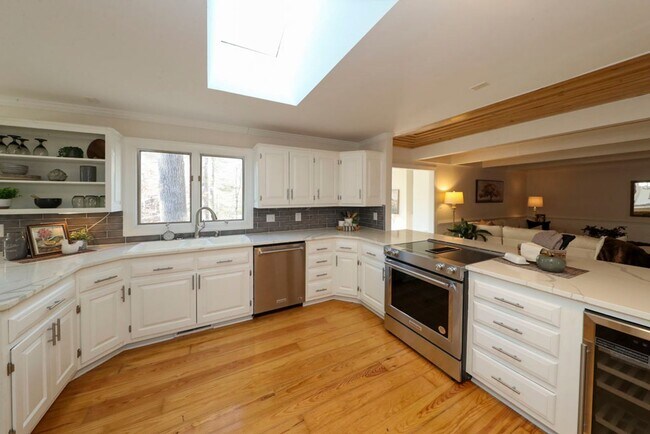 Building Photo - Luxury Kingsmill Treehouse Retreat | 7BR Custom Home with Private Suite
