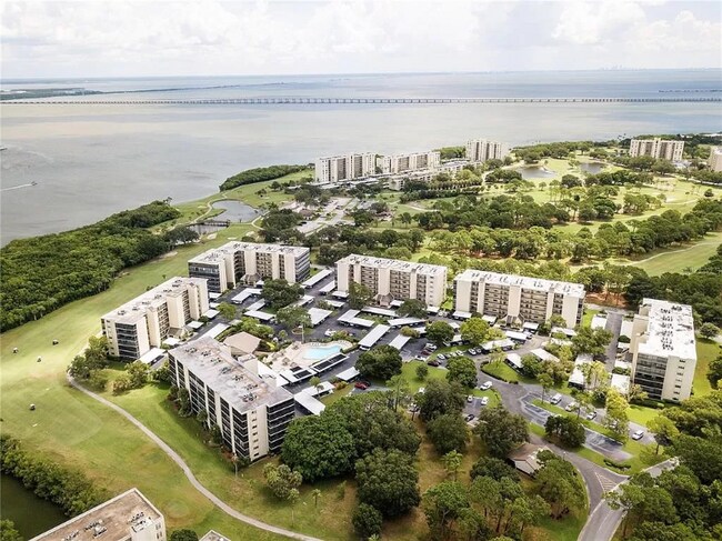 Building Photo - 2900 Cove Cay Dr