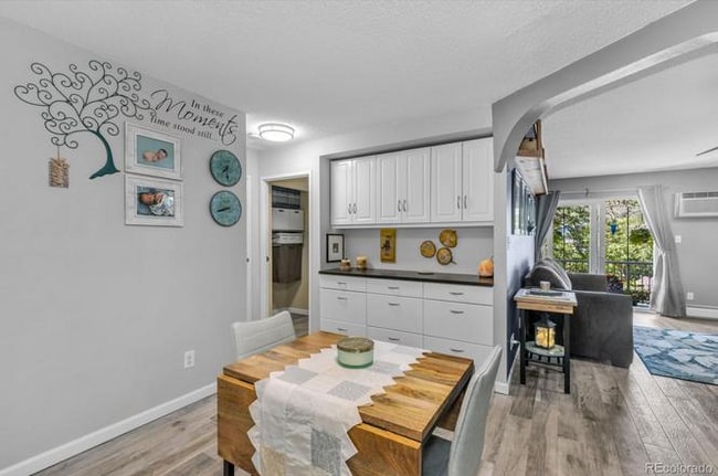 Building Photo - 1250 Golden Cir