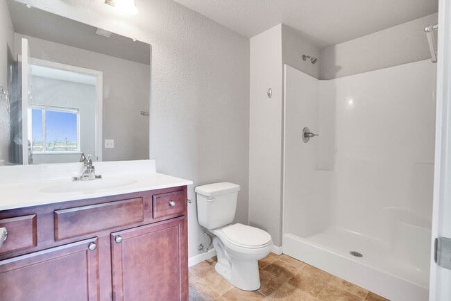 Interior Photo - Cedar Hills Apartments - 4526 Chadwick