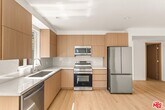 Foto principal - 5910 1/2 Mammoth Ave