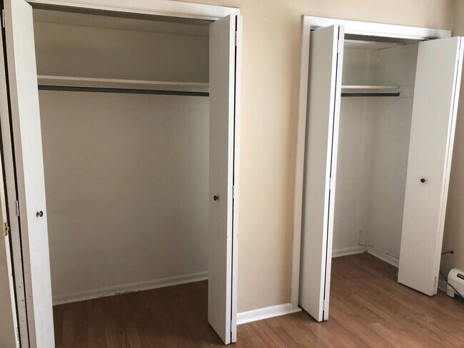 Foto del edificio - Great 2bed/1bath with Balcony, Spacious Be...