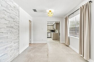 Building Photo - 1135 Trowbridge Dr