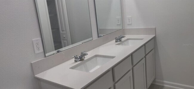 Foto del edificio - 4317 Riverbend Blvd