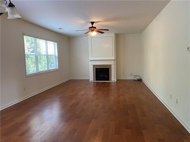 Building Photo - 3355 Earhart Way