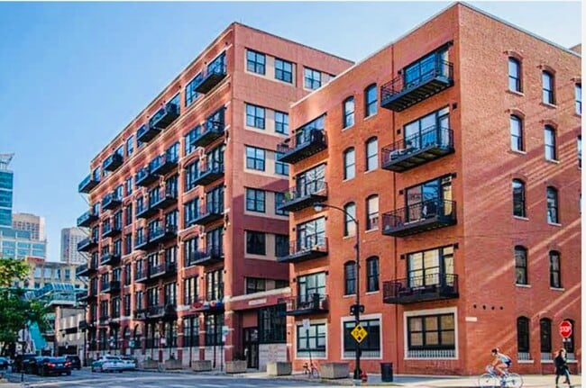Foto del edificio - 226 N Clinton St