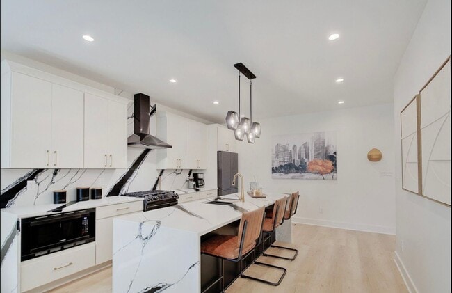 Building Photo - 1544 Hoyt Ave
