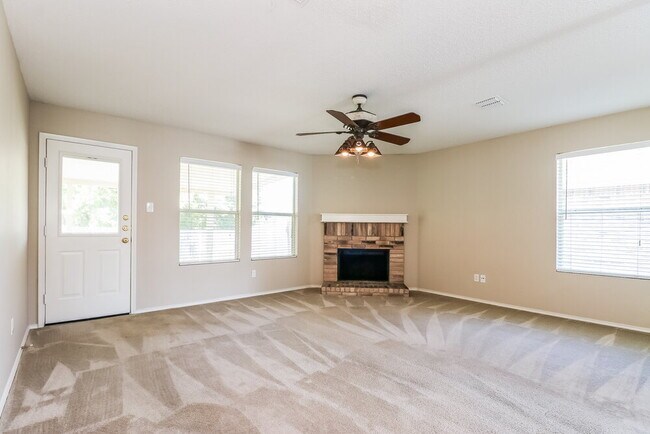 Foto del edificio - 4208 Hunters Creek Dr