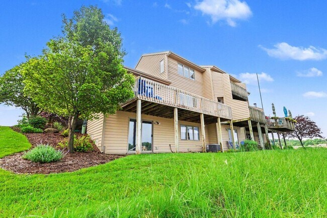 Building Photo - 1410 E Harbour Towne Cir