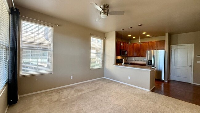 Building Photo - Spacious & Modern 3-Bedroom Townhome in Th...