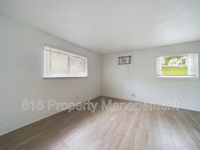 Foto del edificio - 15411 Barat Ave