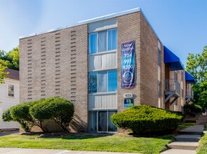 Building Photo - 425 Hill