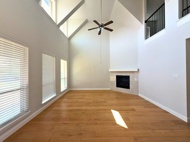Foto del edificio - 501 Upper Falls Ln
