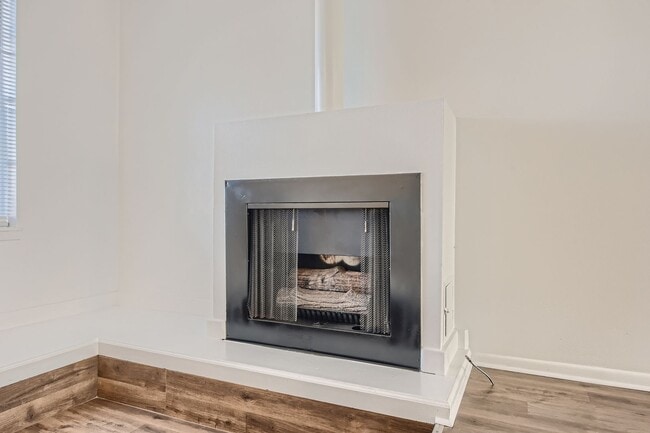 Photo - Evolve Real Estate: Available 9/15 Spaciou... Townhome