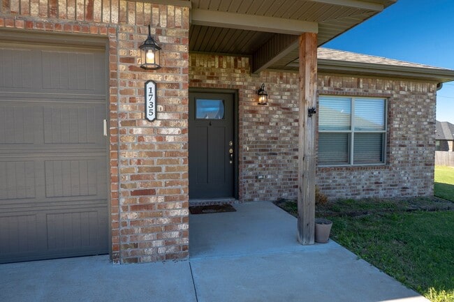 Foto del edificio - 3-bedroom, 2-bathroom home located in the beautiful Pea Ridge, AR