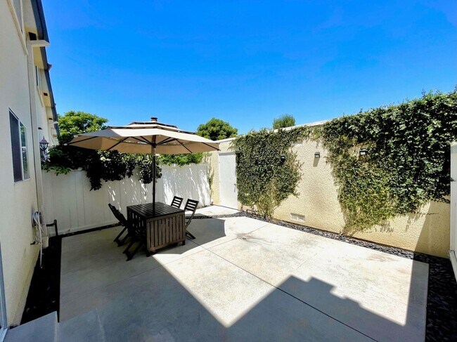 Building Photo - Your New Oasis