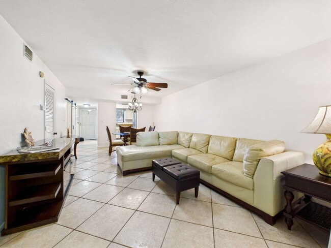 Building Photo - Furnished 2BR/2BA Pine Haven Condo with Pr...