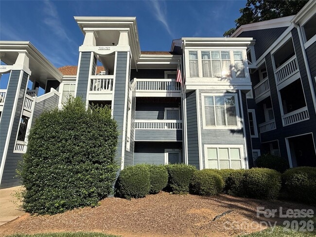 Building Photo - 726 Southwest Dr