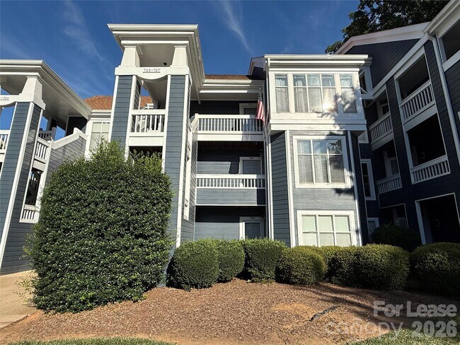 Foto del edificio - 726 Southwest Dr
