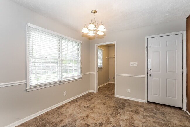 Building Photo - 3568 Fernbrook Dr