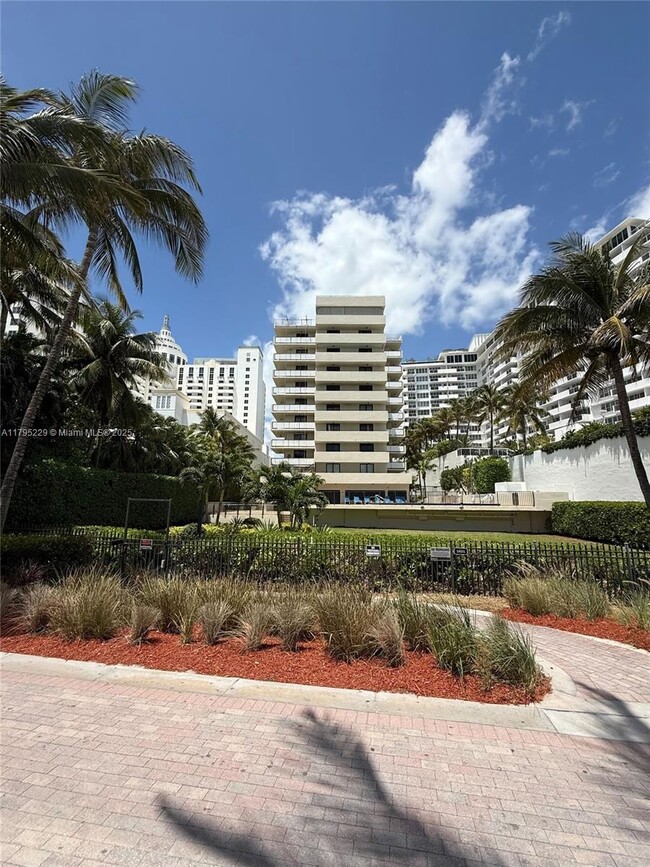 Foto del edificio - 1623 Collins Ave