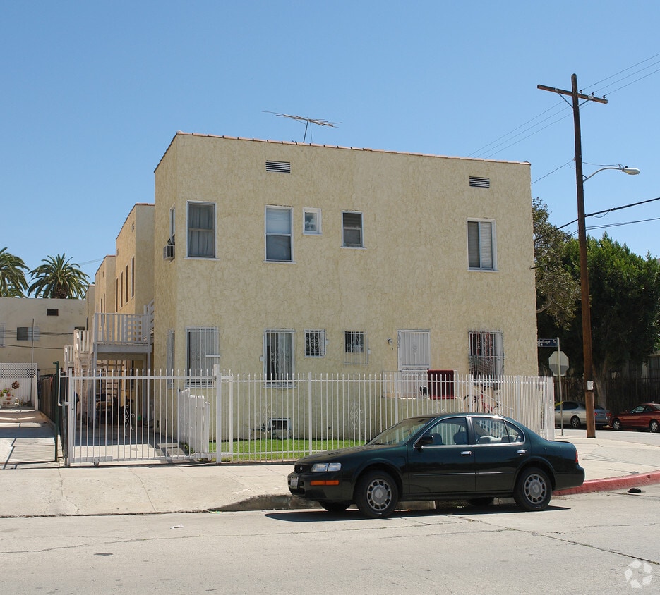 Building Photo - 4713 Willow Brook Ave