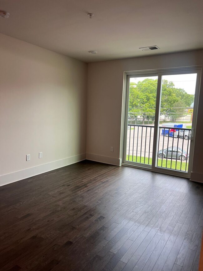 Building Photo - East Nashville Condo