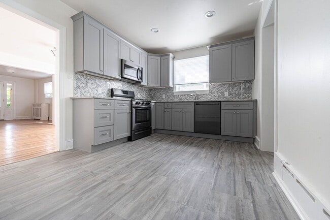 Building Photo - Twin Newly Renovated Brick Home in Lower Merion SD! Walk to park!