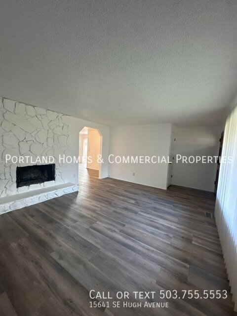 Foto del edificio - 15641 SE Hugh Ave