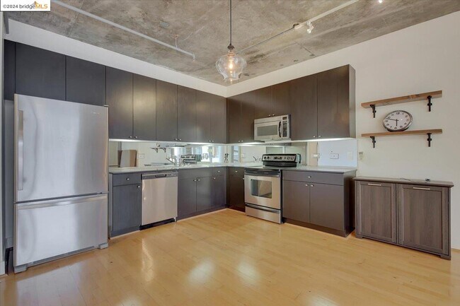 Building Photo - 311 Oak St