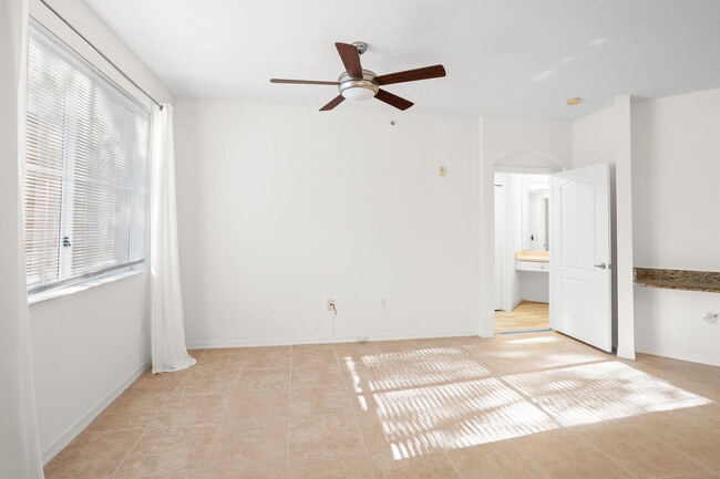 Building Photo - 11012 Legacy Dr