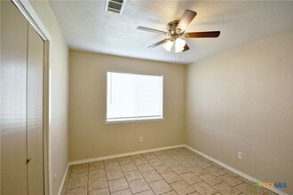 Building Photo - 527 Buttercup Ln